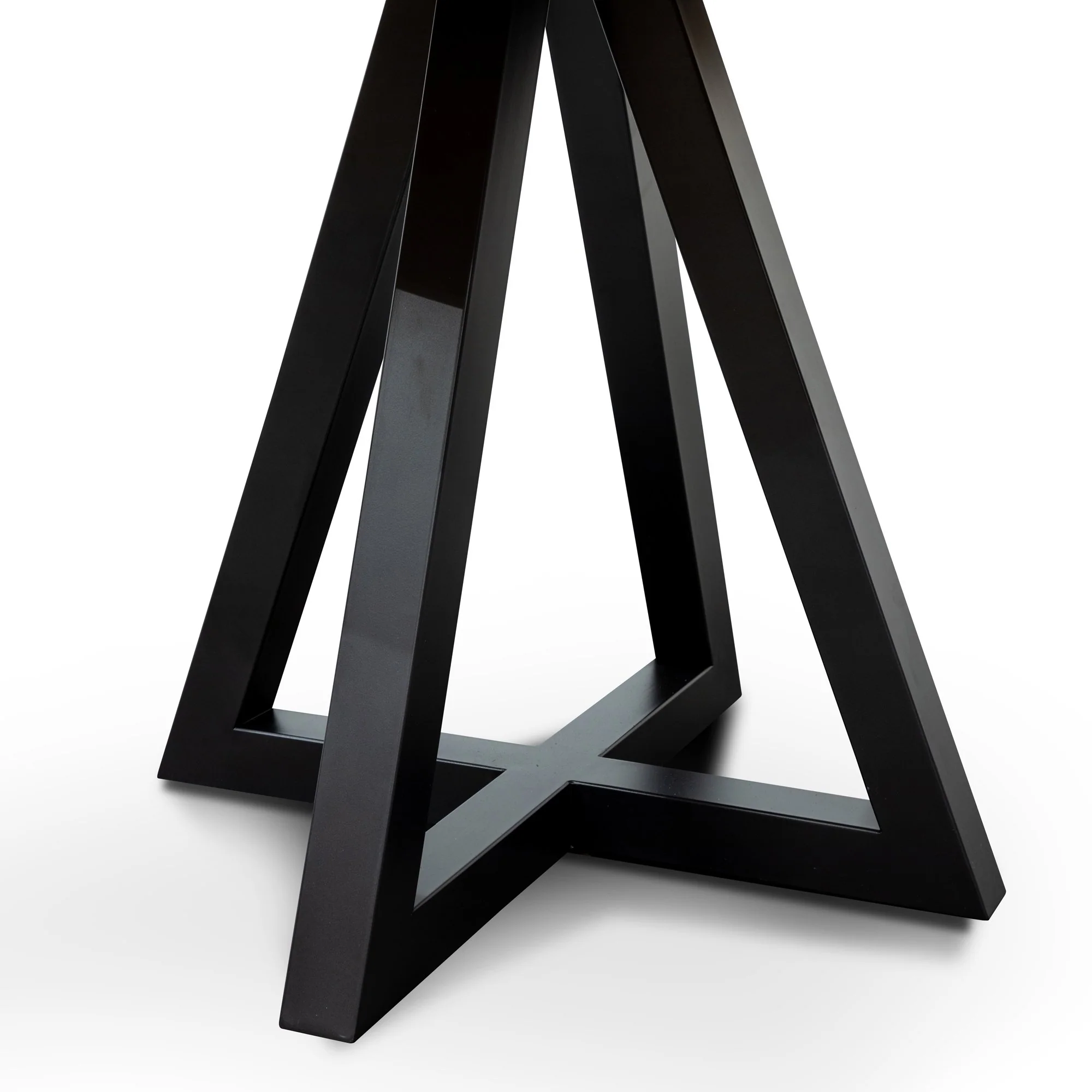 Percy 125cm Round Dining Table - European Knotty Oak and Peppercorn - Image 4